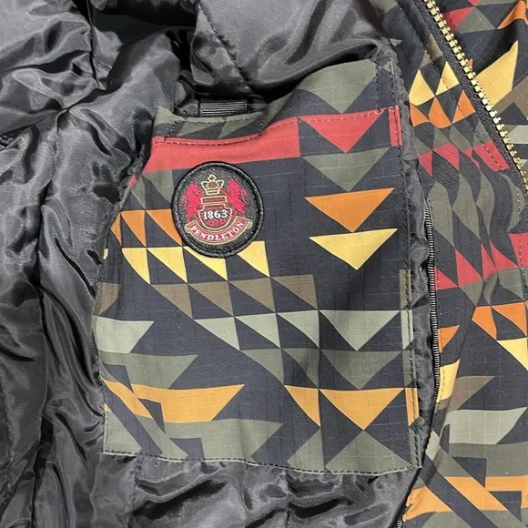 Brand new with tags Pendelton jacket. 2 zipper pockets in front and 1 inside. - Picture 9 of 9